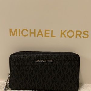 NWT MK Wallet‼️